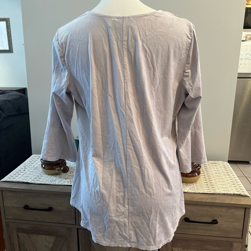 Kim Rogers suede like bell sleeve top - Picture 3 of 3